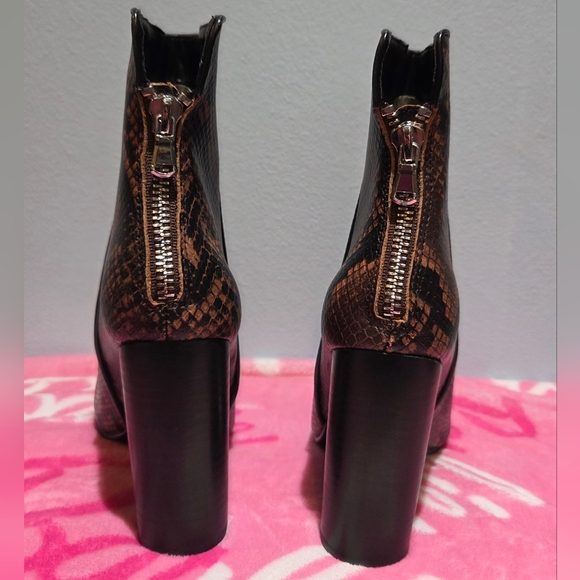 Aqua Women's Soren Brown Leather Block Heel Ankle Boot, Size 6.5 - Picture 10 of 11